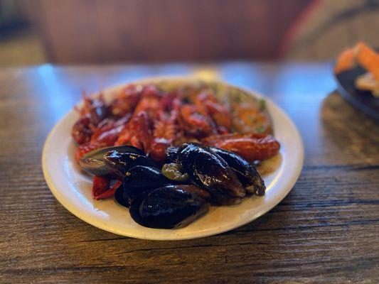 Mussel and crawfish