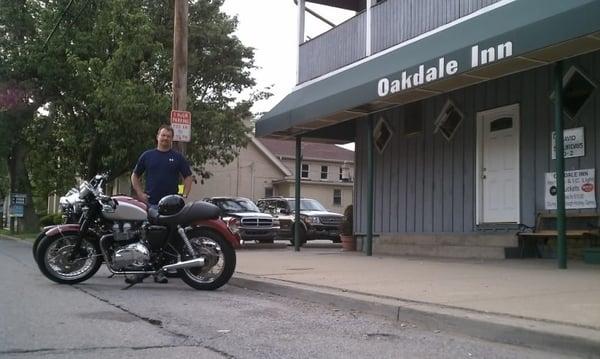 Nice Bonneville Trumpet outside the inn on a wing-nite!