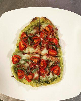 Naan Bread Pesto Pizza with fresh Tomatoes and Basil.