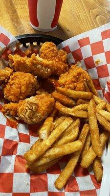 Medium Buffalo boneless wings (aka chunks - way bigger than a wing). Fries were crispy and flavorful. Chicken was moist and delicious.