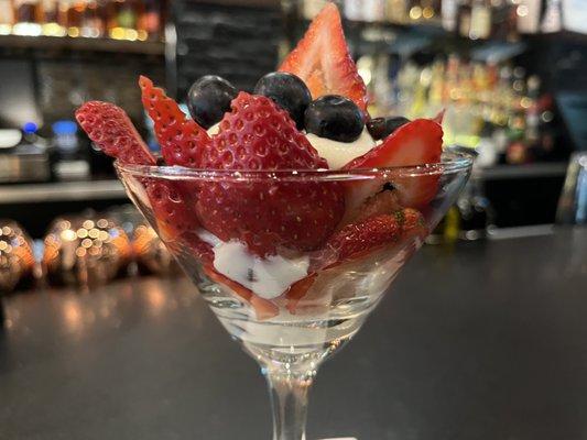 Canolli cream and fresh mixed berries