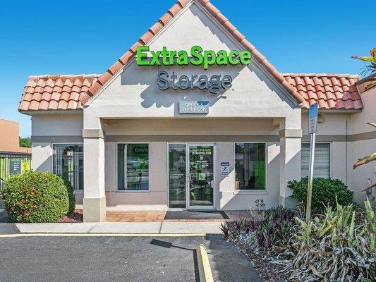 Beauty Image - Extra Space Storage at 2180 Drew St, Clearwater, FL 33765