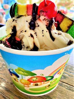 Fro-yo vanilla with toppings