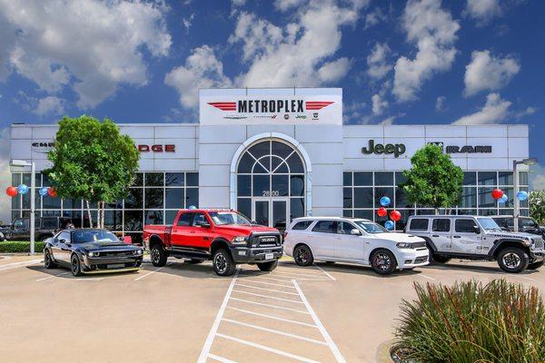 Metroplex Chrysler Dodge Jeep Ram FIAT Sales Showroom located at 2800 W Mockingbird Ln, Dallas, TX 75235