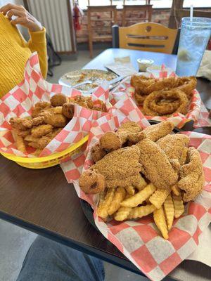 Regular fish, large shrimp and onions rings.