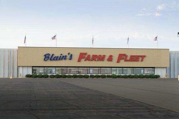 Blain's Farm & Fleet Sycamore storefront