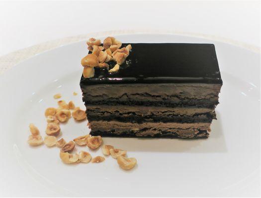 Chocolate hazelnut cake praline crunch, milk & dark chocolate mousse - excellent