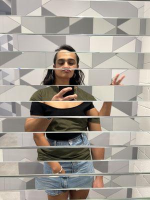 Illusion mirror