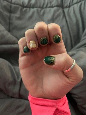 Christmas nails with a gold present