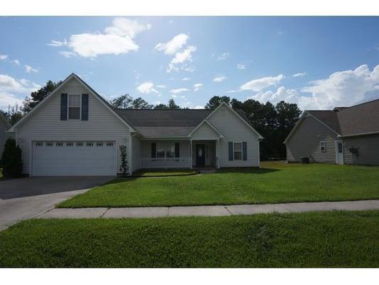 Adorable home with both eat-in kitchen and separate dining room, Spacious master suite with whirlpool tub, double sinks and s...