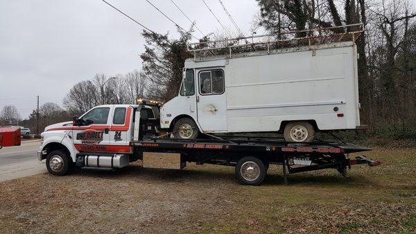 Experience the best in towing services.