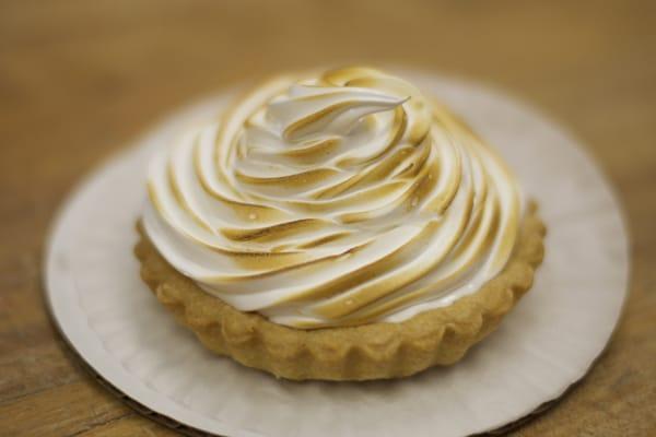 Meringue tart