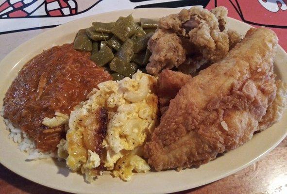 Founder, gizzards, rice and red gravy, Italian green beans and some awesome mac & cheese.