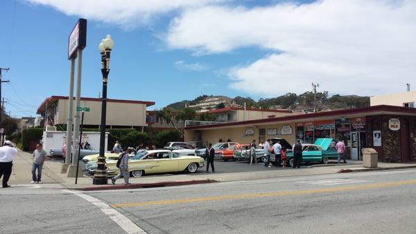 Big parking lot at Colombo liquor.