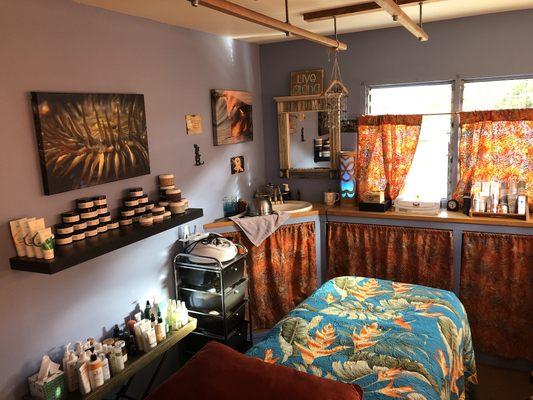 Come Be Pampered in my Relaxing Beautiful Esthestie  Studio