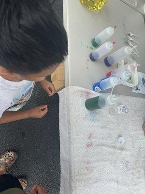 Choosing the color of his lava lamp at Healthy Kids Event