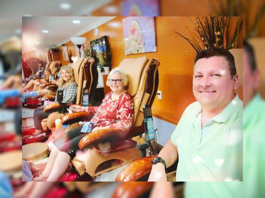 Relaxing afternoon in a friendly clean salon.