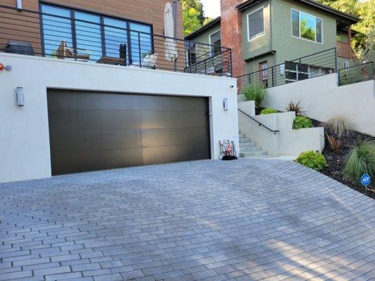 Driveway with Permeable pavers