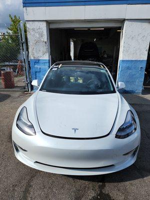 2023 tesla front windshield replaced