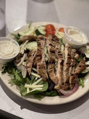 Mixed Green Salad with Chicken and Ranch