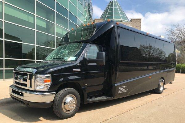 23 Passenger Luxury Mini Coach Bus