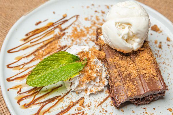 BROWNIE WITH ICE CREAM