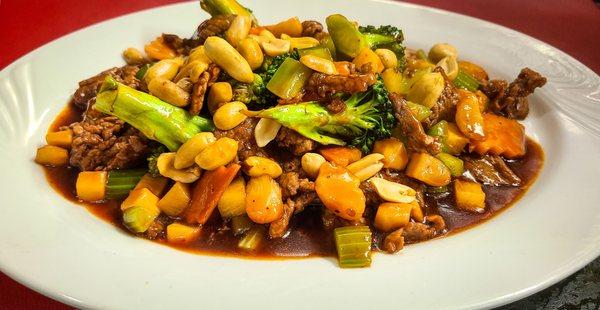 Kung Pao Beef - Sliced flank steak with bamboo shoots, water chestnuts & peanuts sautéed with hot chili sauce