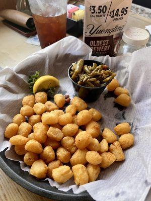 Fried scallops with green beans.