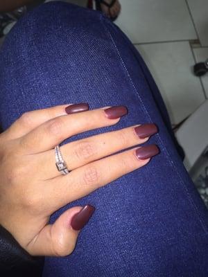 Matte maroon with a coffin cut! Ask for V-Ann she has amazing artwork from couple sitting in the beach to Olaf playing in the snow!!