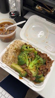 beef with broccoli combo $9.75