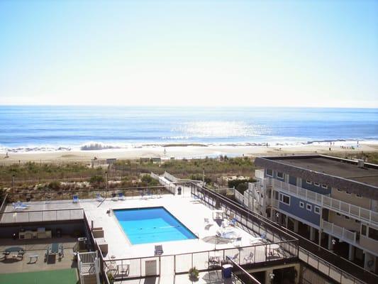 The pool  at the fountainhead tower