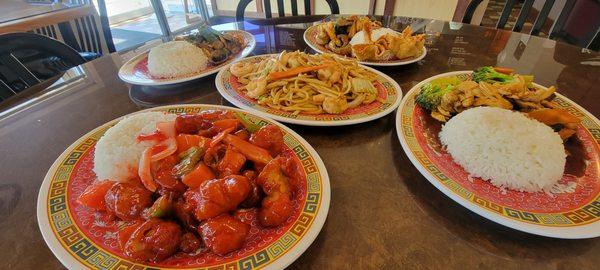 the Best Sweet and Sour Chicken, Shrimp Lo Mein, Broccoli Chicken, Mongolian Beef, and Crab Rangoons in Omaha, NE