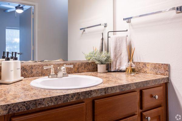 2BR,2BA - 1,016SF - Main Bathroom