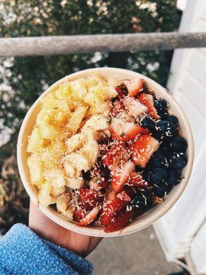 Organic açaí bowl.. with custom toppings!? Doesn't get better than this