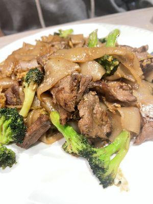 23. Pad See Ew beef