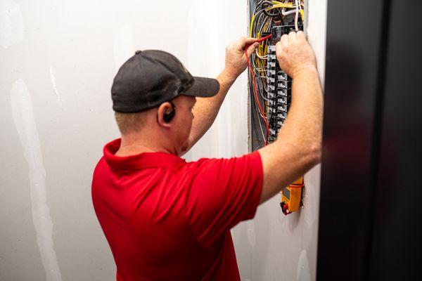 Reddi Electric provides expert electrical service in the Wichita, KS area.