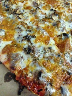 Hamburger and mushroom pizza