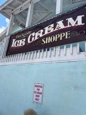 This is the place to have ice cream in Crystal River. Right on the water.