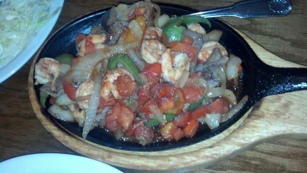 Shrimp n steak fajitas...