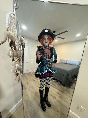 It Johnna dressed like mad hatter????  It's so cool and you are so beautiful