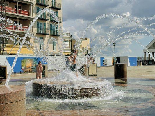 Fountain at north entrance of Waterfront Park_Yelp_Sanju-1