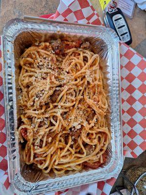 Spaghetti with meat sauce. It also came with cheese bread.