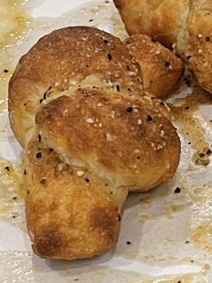 Up close view of the garlic knot.