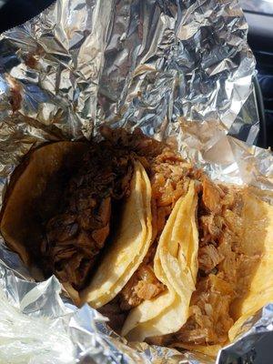 3 mixed carnitas tacos