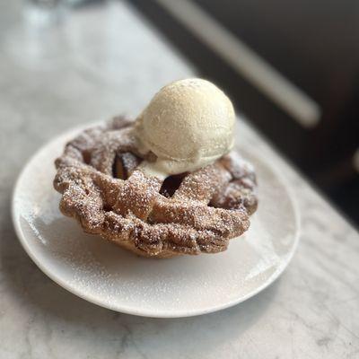 Stone-fruit pie w/ ice cream