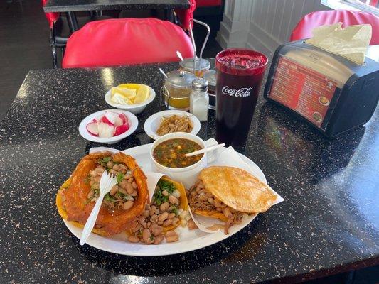 Sopes de Birria, Delicious