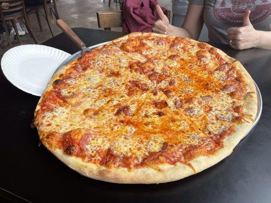 Large pepperoni pizza- so big and so good !