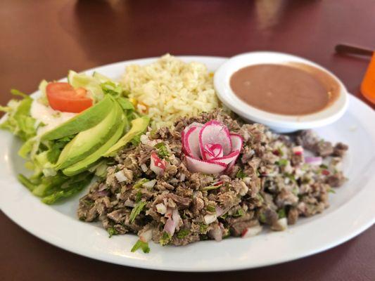 Carne deshilada - shredded beef, beans, and salad