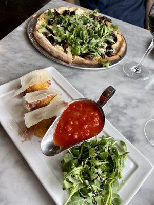 Fried mozzarella and mushroom 'za