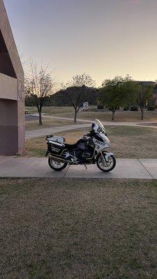 Pretty cool that Phoenix Police Department can park on sidewalks... I did this with my scooter and I got the cops called on me.